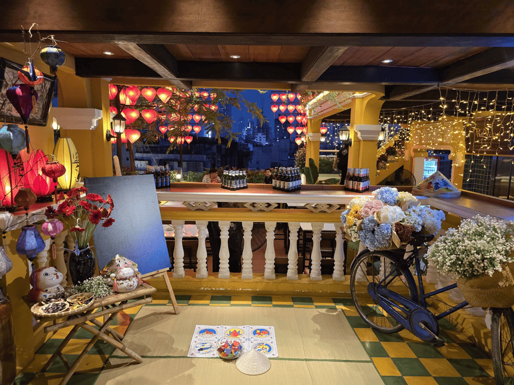 An open and spacious rooftop illuminated by Hoi An lanterns offering a view of city that feels both romantic and serene from above (Source: Fanpage The View Rooftop Bar & Eatery)